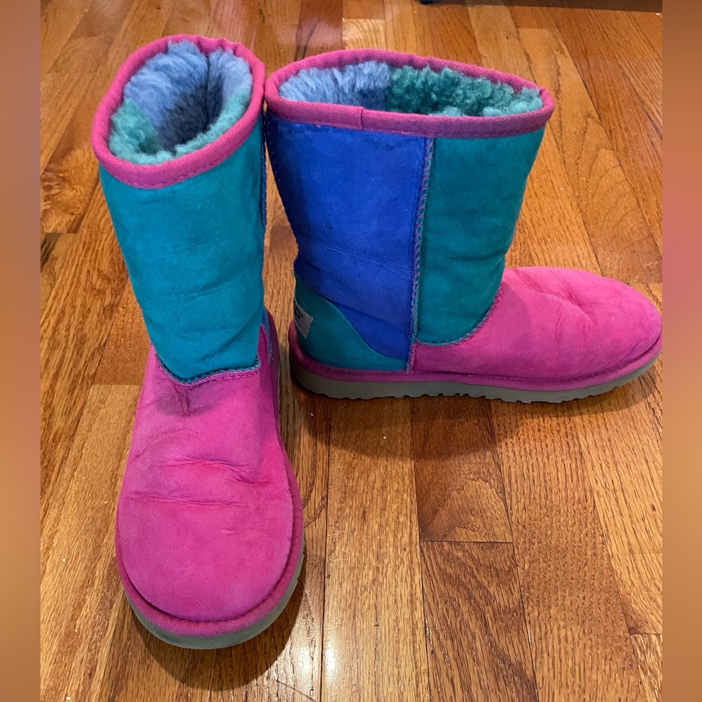 Tricolor women’s Uggs